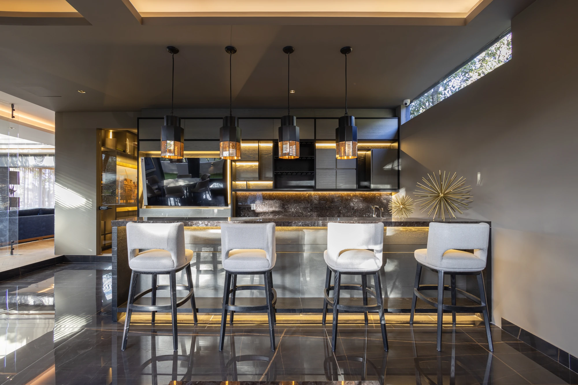 Bar y cava de la casa