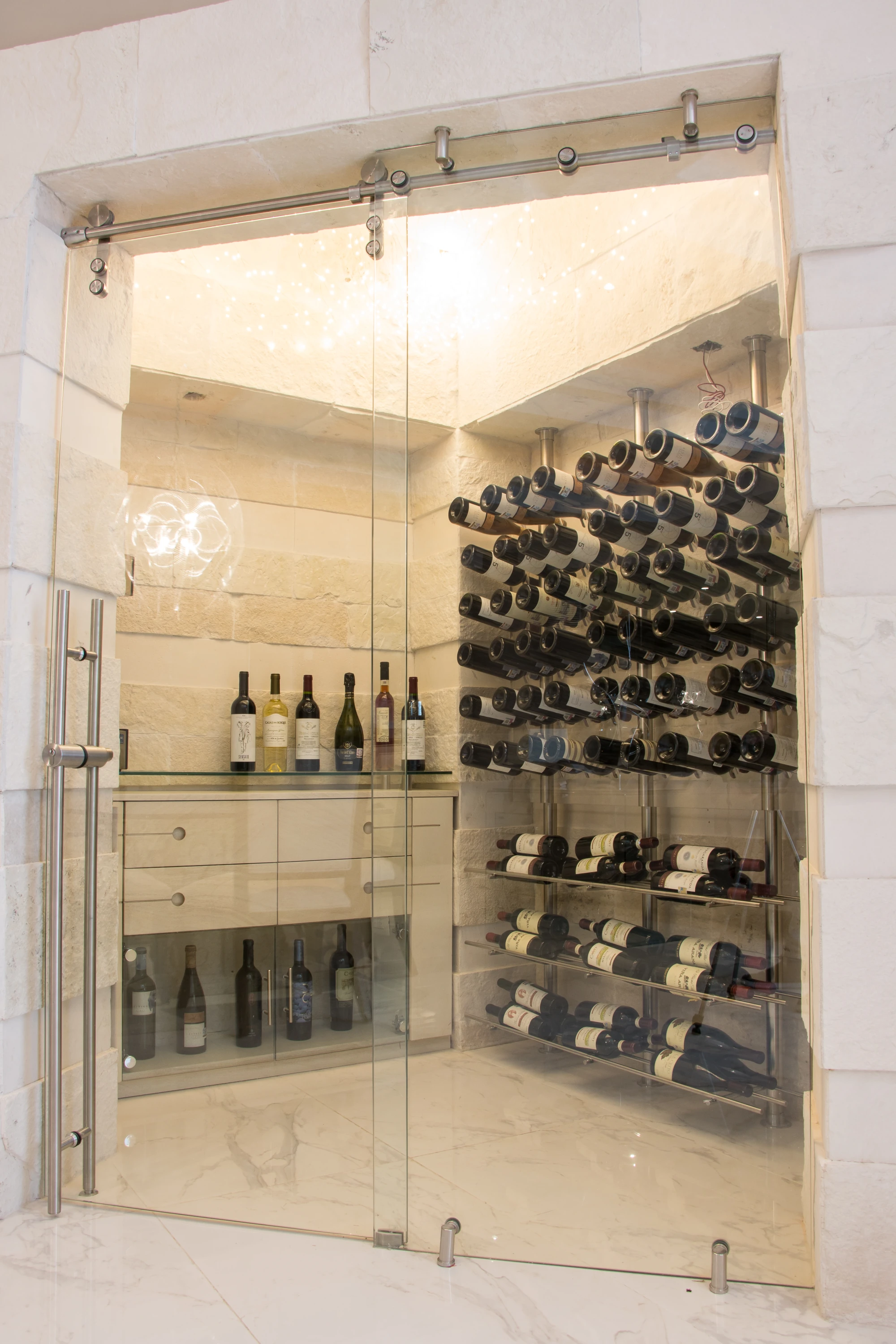 Bar y cava de la casa